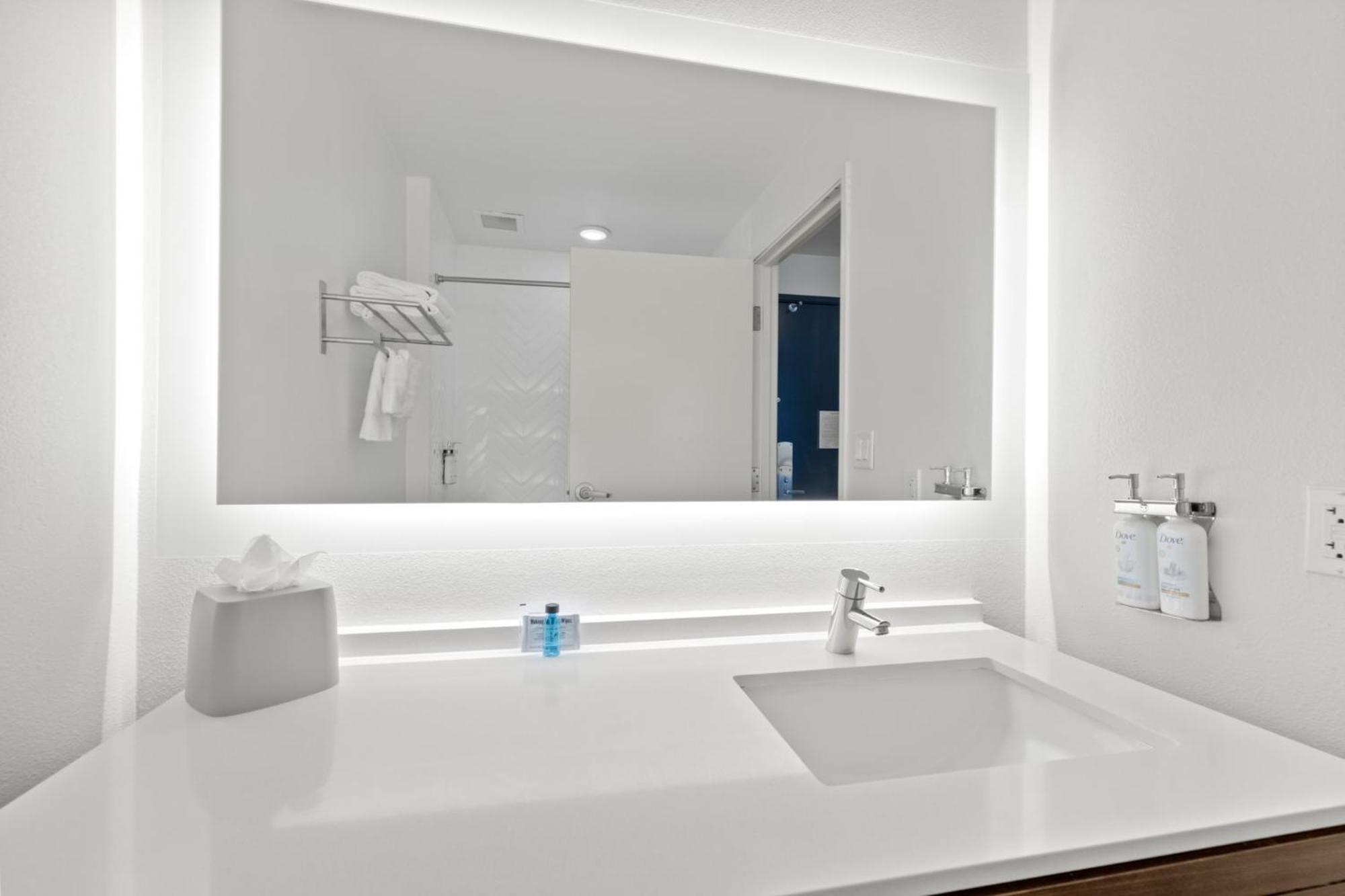- Cavazos Area Hotel 3*