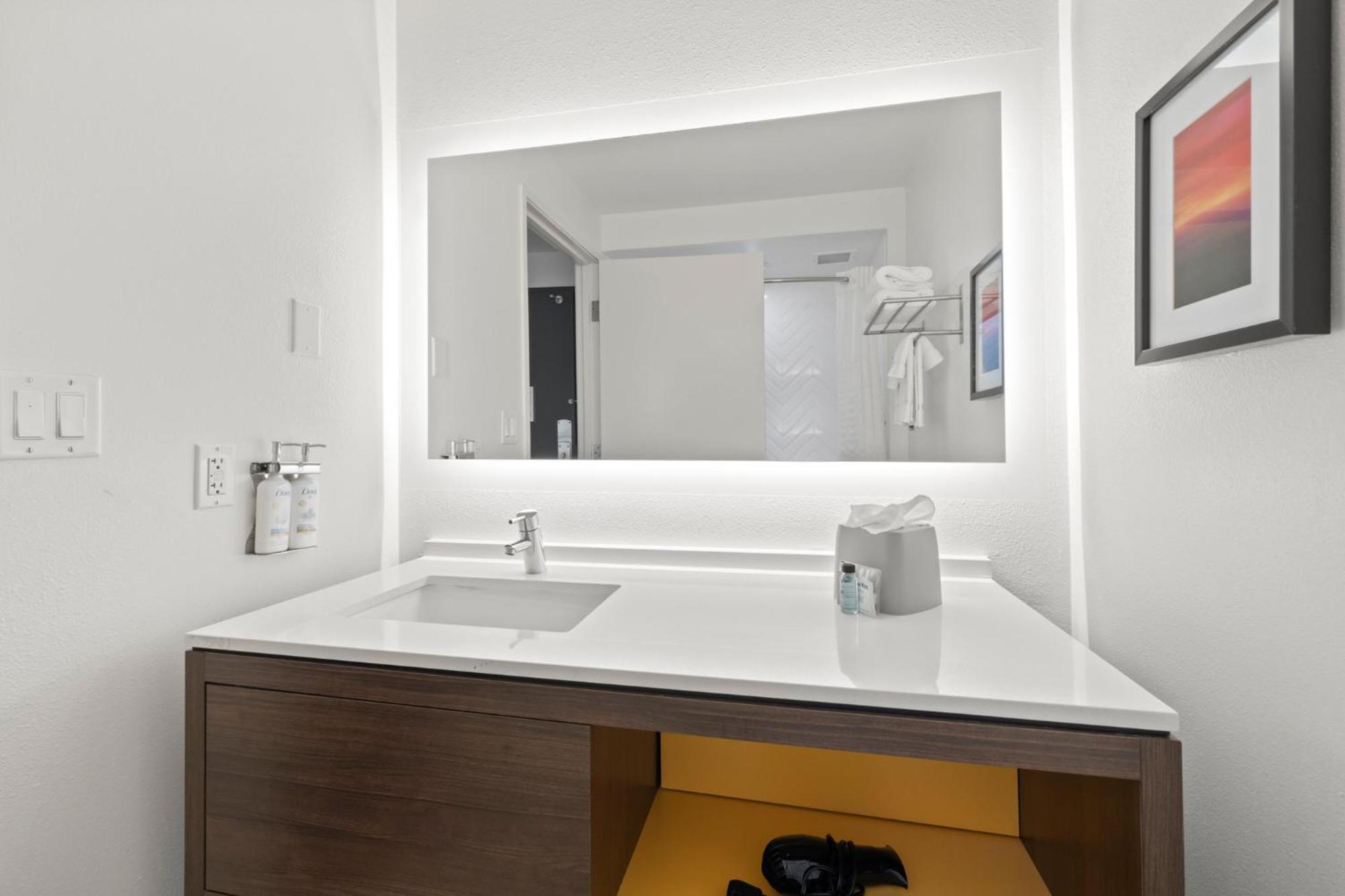 Hotel - Cavazos Area 3*